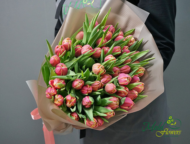 Голландские тюльпаны пионовидные розово-жёлтые Фото